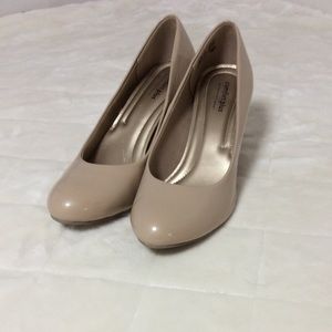LIFE STRIDE Nude Heels - NWOT